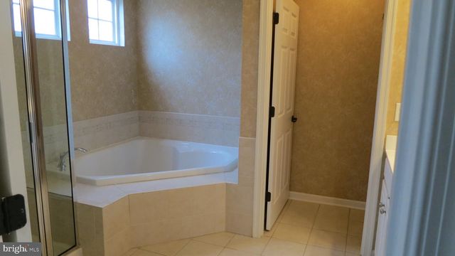 3 LARDNER RD, Burlington, NJ 08016