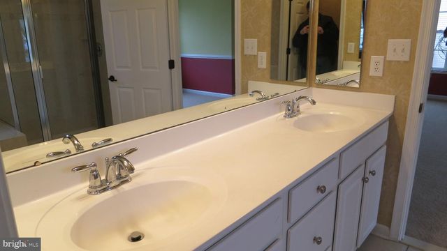 3 LARDNER RD, Burlington, NJ 08016