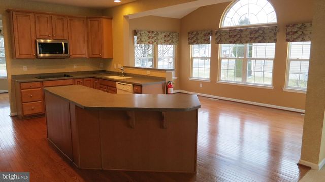 3 LARDNER RD, Burlington, NJ 08016