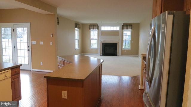 3 LARDNER RD, Burlington, NJ 08016
