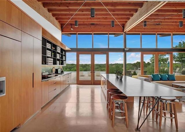 208 Wolf Springs RD, Georgetown, TX 78628