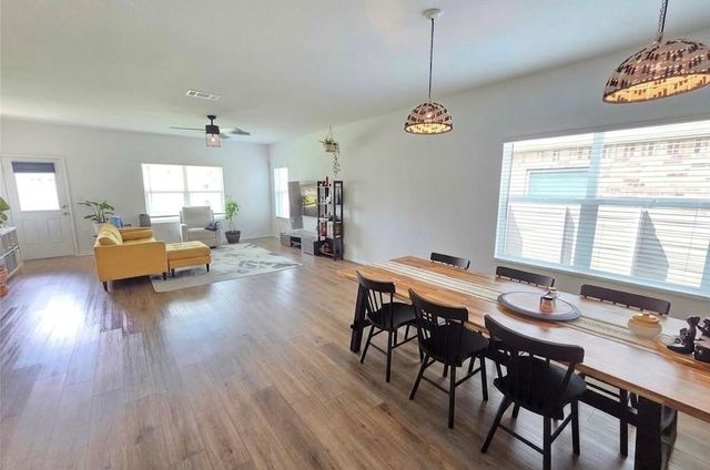 208 Wolf Springs RD, Georgetown, TX 78628