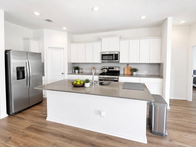 208 Wolf Springs RD, Georgetown, TX 78628
