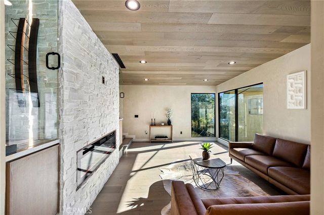 1734 Redesdale Avenue, Los Angeles, CA 90026