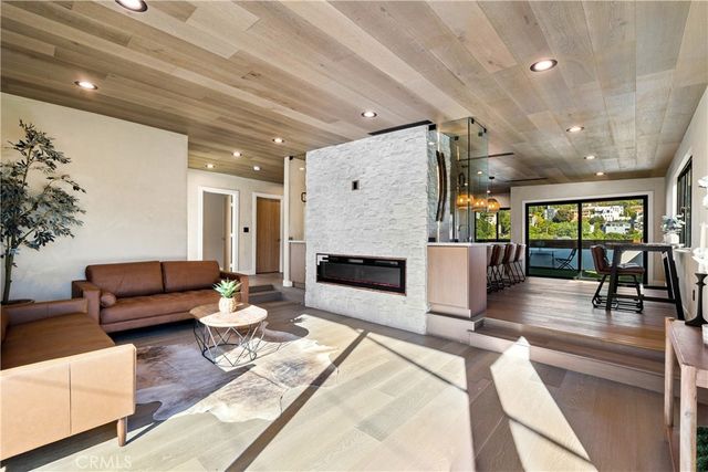 1734 Redesdale Avenue, Los Angeles, CA 90026