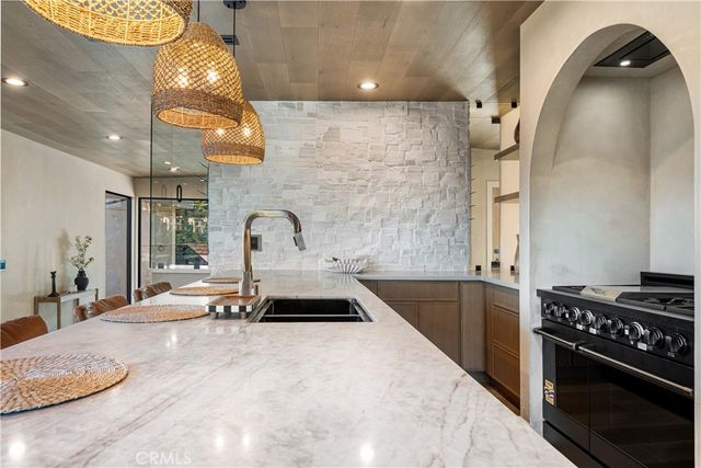 1734 Redesdale Avenue, Los Angeles, CA 90026