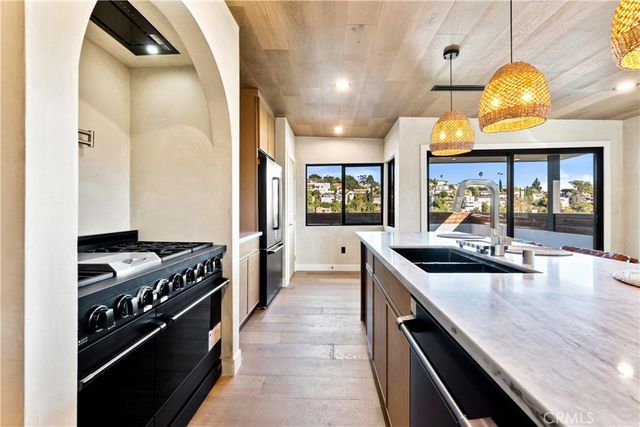 1734 Redesdale Avenue, Los Angeles, CA 90026