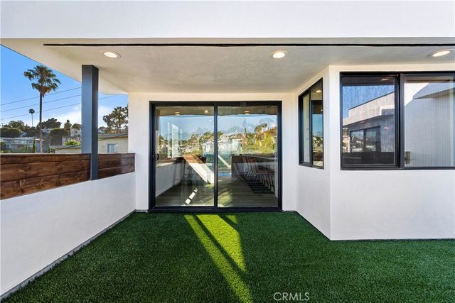 1734 Redesdale Avenue, Los Angeles, CA 90026