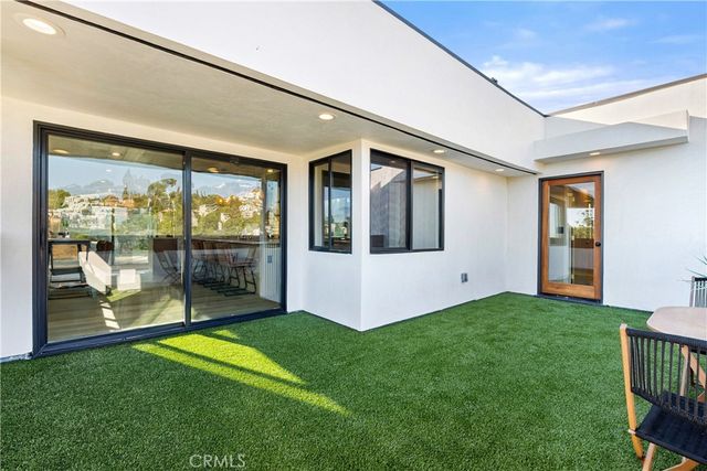 1734 Redesdale Avenue, Los Angeles, CA 90026