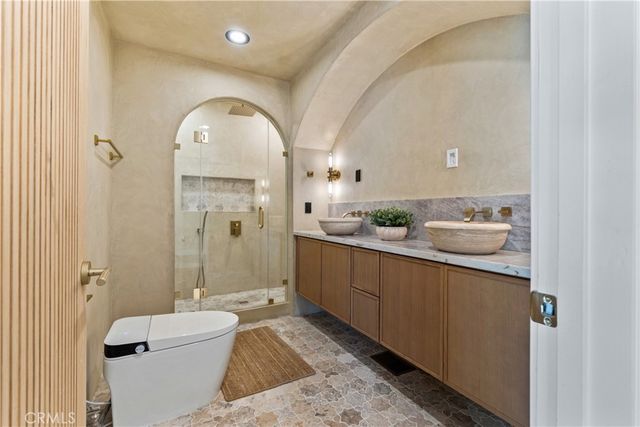 1734 Redesdale Avenue, Los Angeles, CA 90026