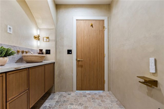 1734 Redesdale Avenue, Los Angeles, CA 90026