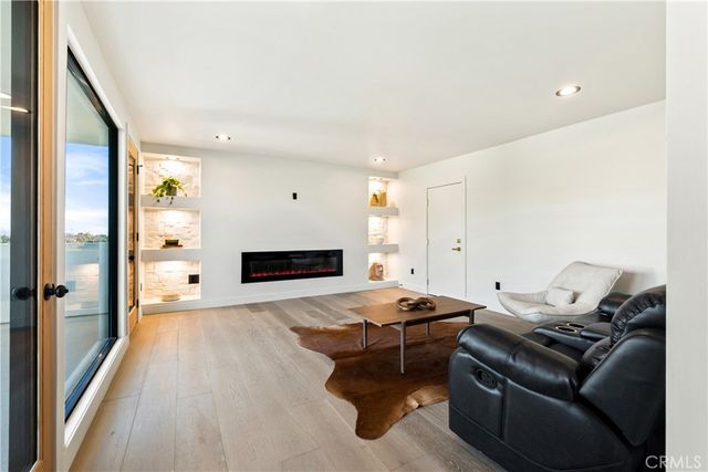 1734 Redesdale Avenue, Los Angeles, CA 90026