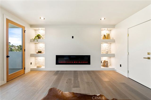 1734 Redesdale Avenue, Los Angeles, CA 90026