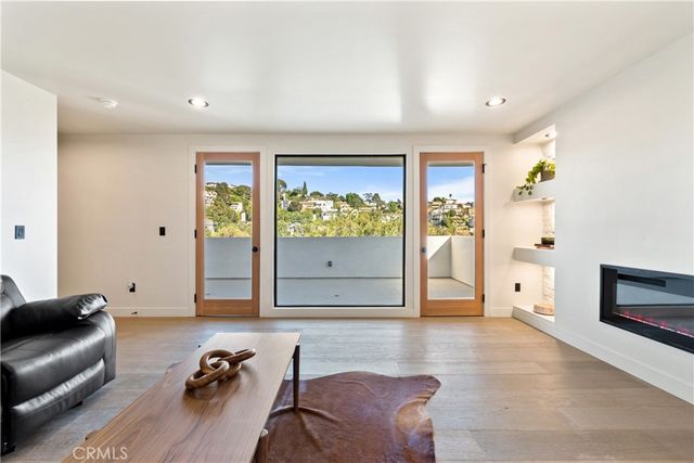 1734 Redesdale Avenue, Los Angeles, CA 90026