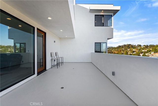1734 Redesdale Avenue, Los Angeles, CA 90026
