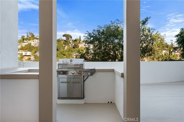 1734 Redesdale Avenue, Los Angeles, CA 90026