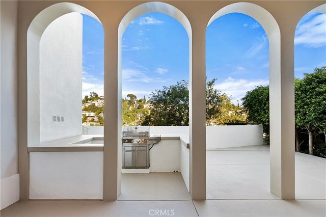 1734 Redesdale Avenue, Los Angeles, CA 90026