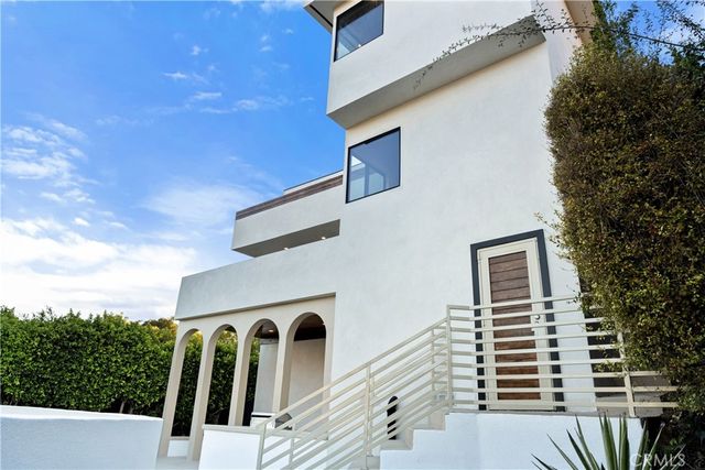 1734 Redesdale Avenue, Los Angeles, CA 90026