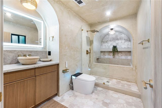 1734 Redesdale Avenue, Los Angeles, CA 90026
