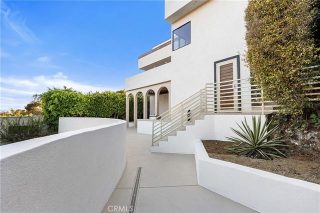 1734 Redesdale Avenue, Los Angeles, CA 90026