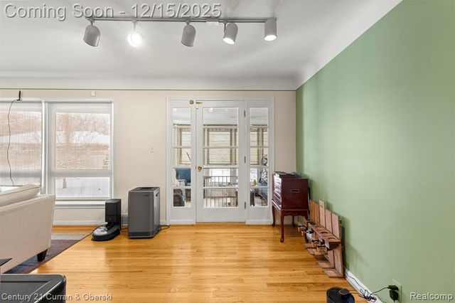 25703 Loch Lomond Drive, Dearborn Heights, MI 48125