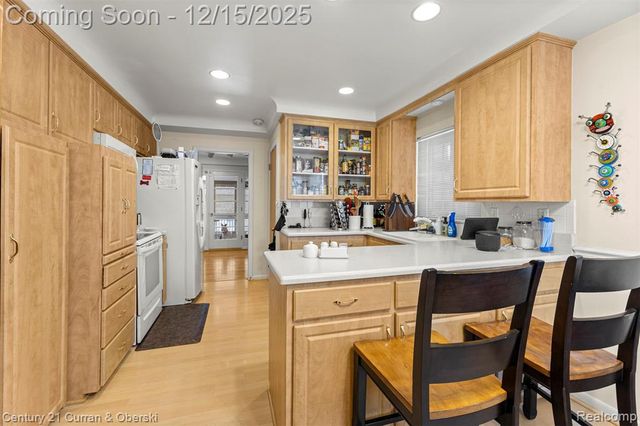 25703 Loch Lomond Drive, Dearborn Heights, MI 48125