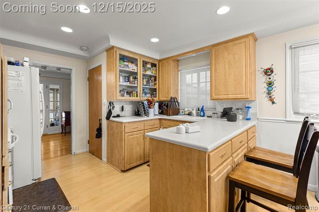 25703 Loch Lomond Drive, Dearborn Heights, MI 48125