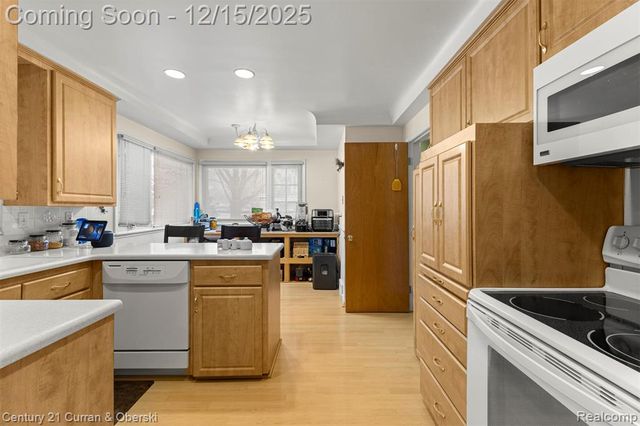 25703 Loch Lomond Drive, Dearborn Heights, MI 48125