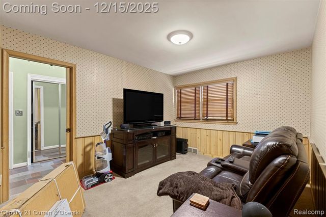 25703 Loch Lomond Drive, Dearborn Heights, MI 48125