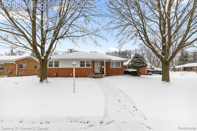 25703 Loch Lomond Drive, Dearborn Heights, MI 48125
