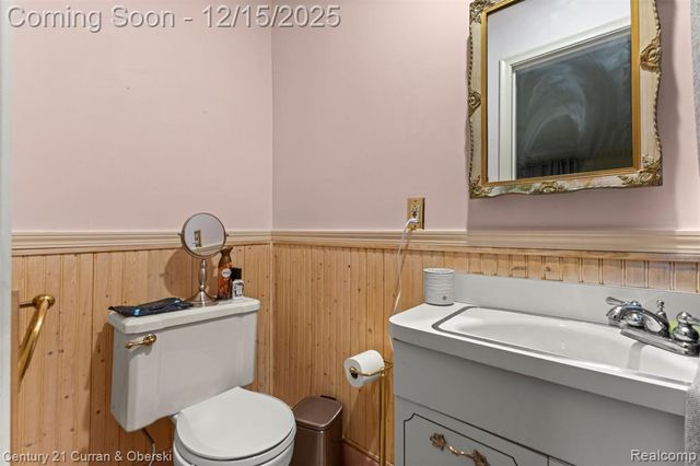 25703 Loch Lomond Drive, Dearborn Heights, MI 48125