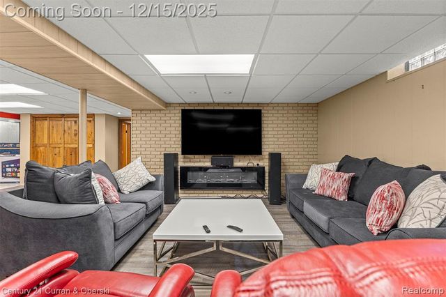 25703 Loch Lomond Drive, Dearborn Heights, MI 48125