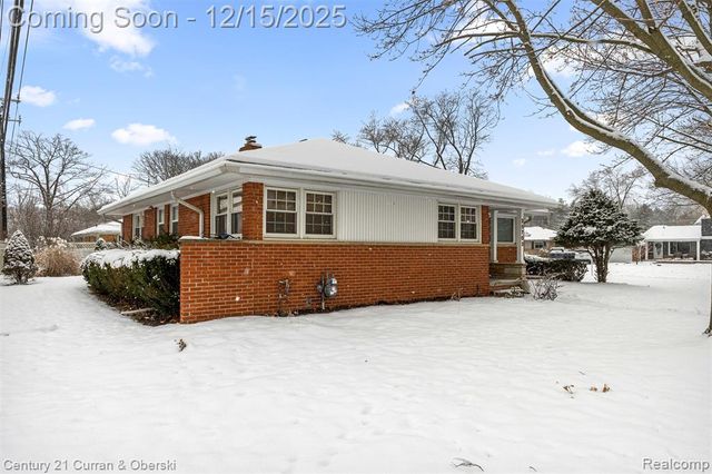 25703 Loch Lomond Drive, Dearborn Heights, MI 48125