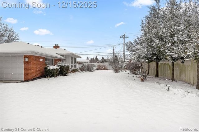 25703 Loch Lomond Drive, Dearborn Heights, MI 48125