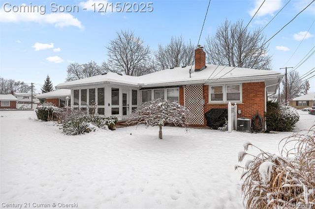 25703 Loch Lomond Drive, Dearborn Heights, MI 48125