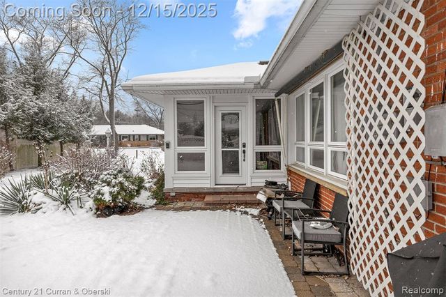 25703 Loch Lomond Drive, Dearborn Heights, MI 48125