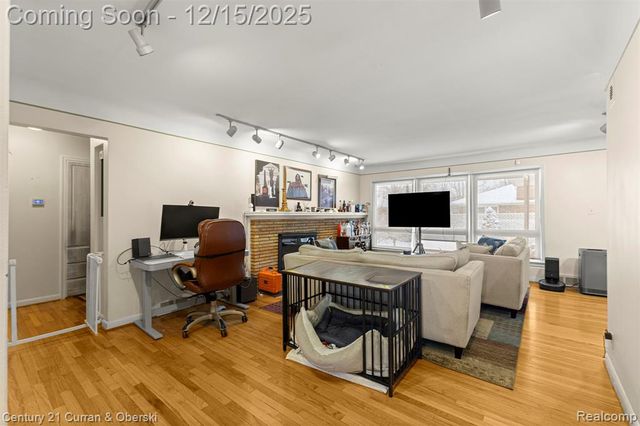 25703 Loch Lomond Drive, Dearborn Heights, MI 48125