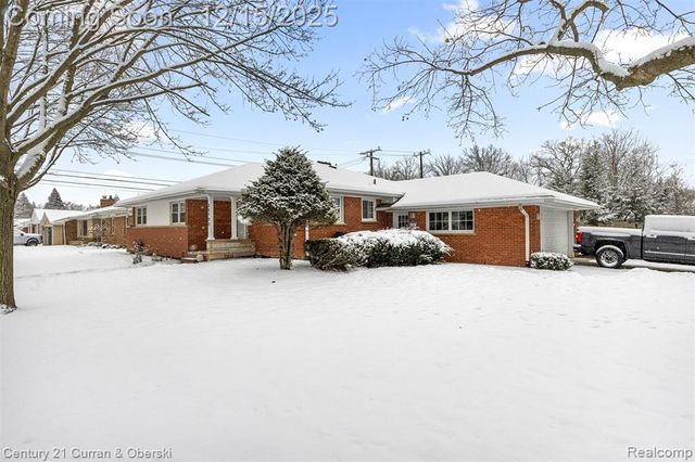 25703 Loch Lomond Drive, Dearborn Heights, MI 48125