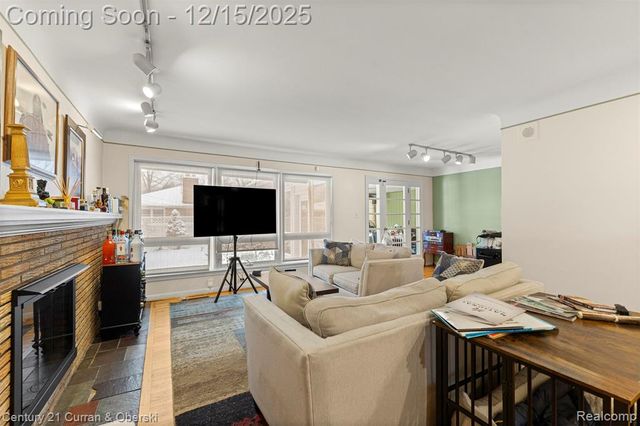 25703 Loch Lomond Drive, Dearborn Heights, MI 48125