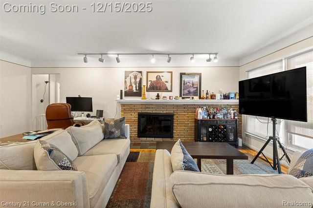 25703 Loch Lomond Drive, Dearborn Heights, MI 48125