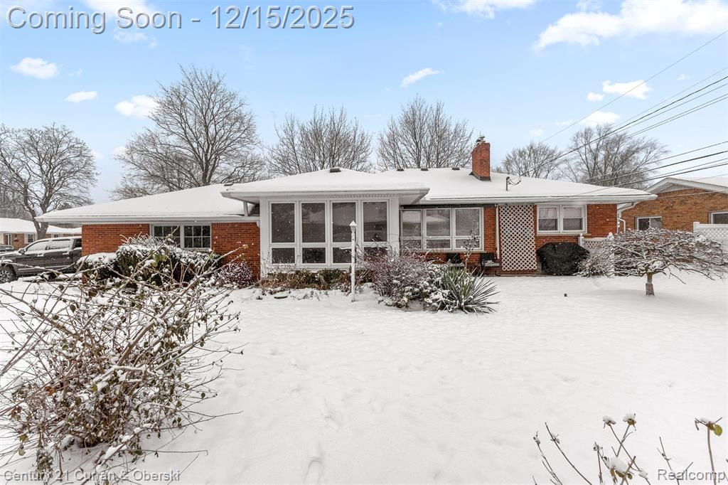 25703 Loch Lomond Drive, Dearborn Heights, MI 48125