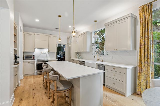2101 Meadows Avenue, Lantana, TX 76226