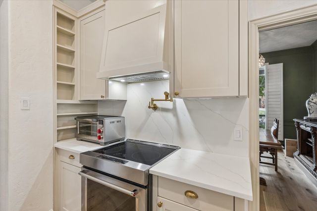 2101 Meadows Avenue, Lantana, TX 76226
