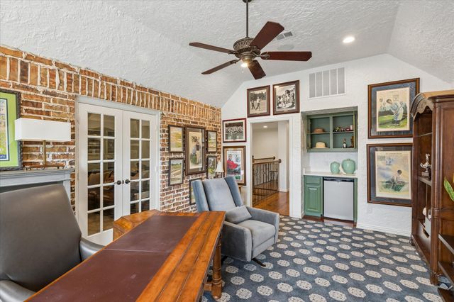 2101 Meadows Avenue, Lantana, TX 76226