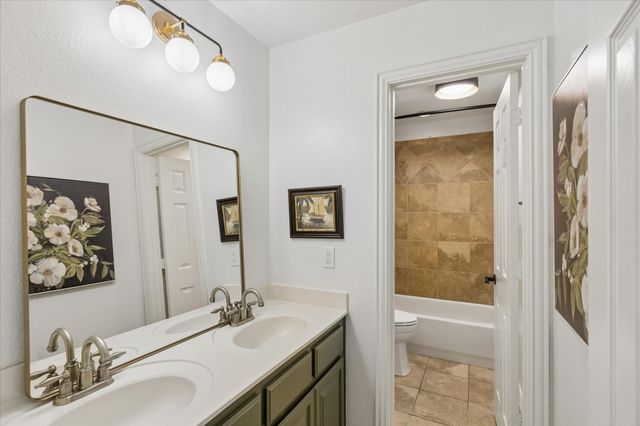 2101 Meadows Avenue, Lantana, TX 76226