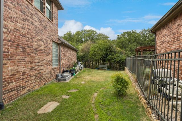 2101 Meadows Avenue, Lantana, TX 76226