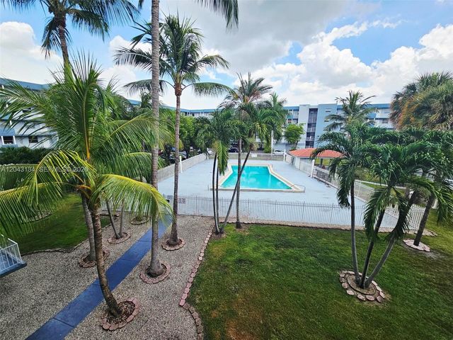 1655 W 44 PL 315, Hialeah, FL 33012