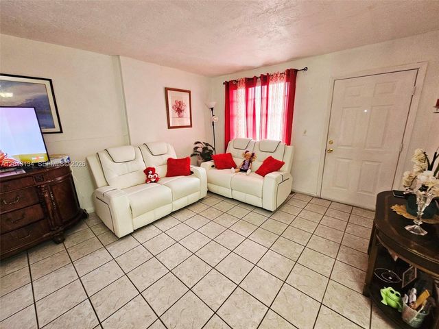 1655 W 44 PL 315, Hialeah, FL 33012