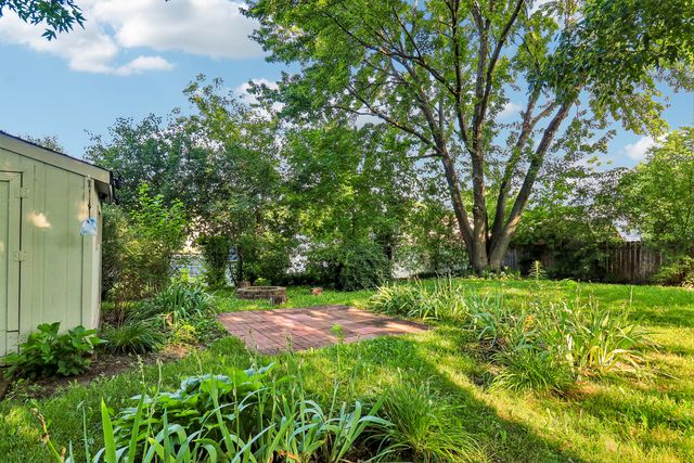 702 Buffalo Circle, Carol Stream, IL 60188