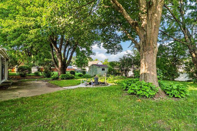 702 Buffalo Circle, Carol Stream, IL 60188